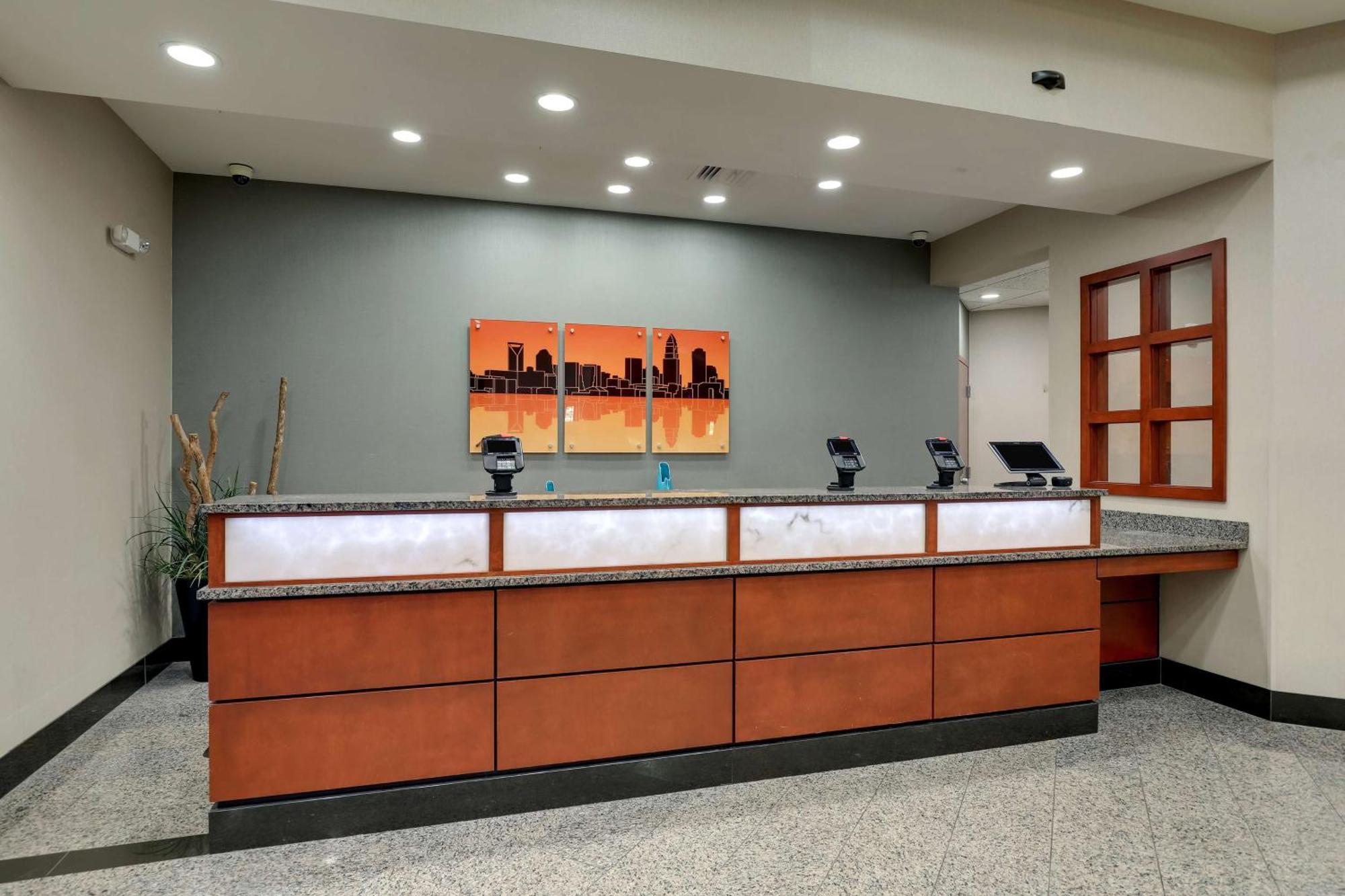 Drury Inn & Suites Charlotte Arrowood 외부 사진
