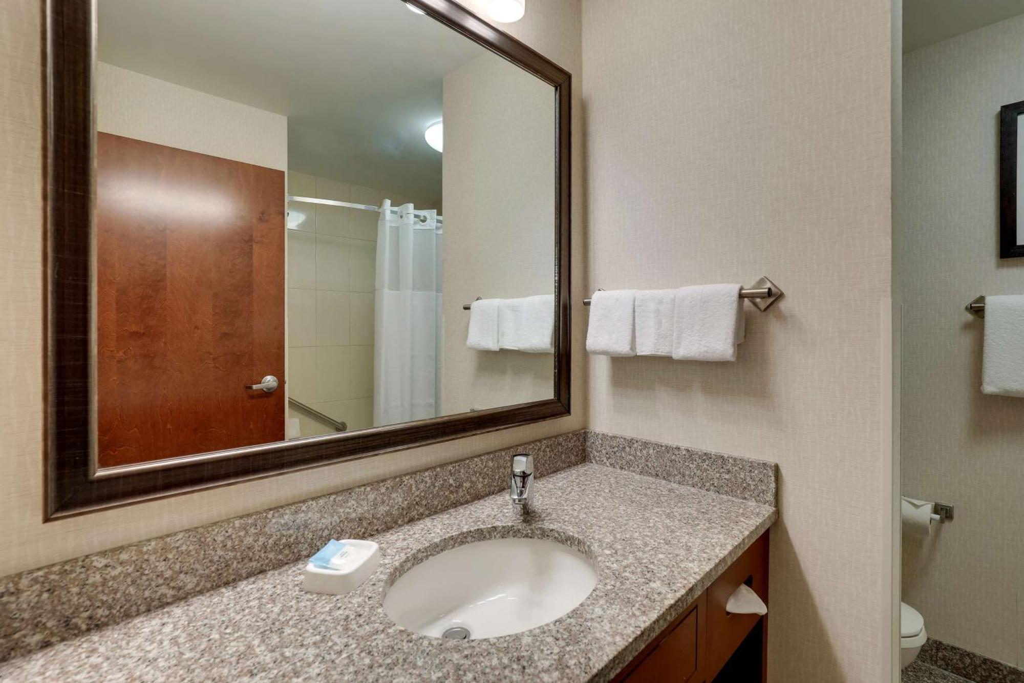 Drury Inn & Suites Charlotte Arrowood 외부 사진