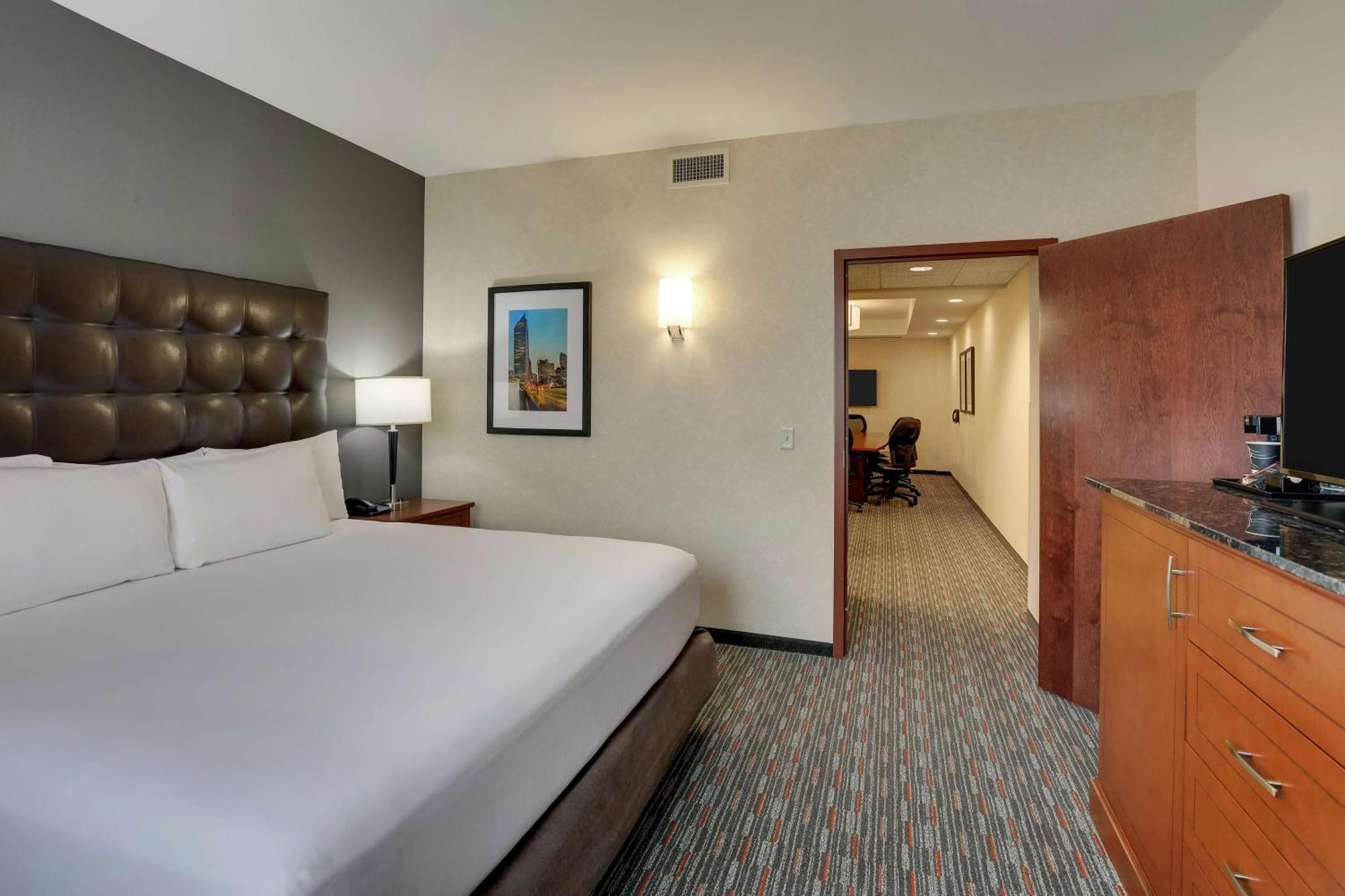 Drury Inn & Suites Charlotte Arrowood 외부 사진