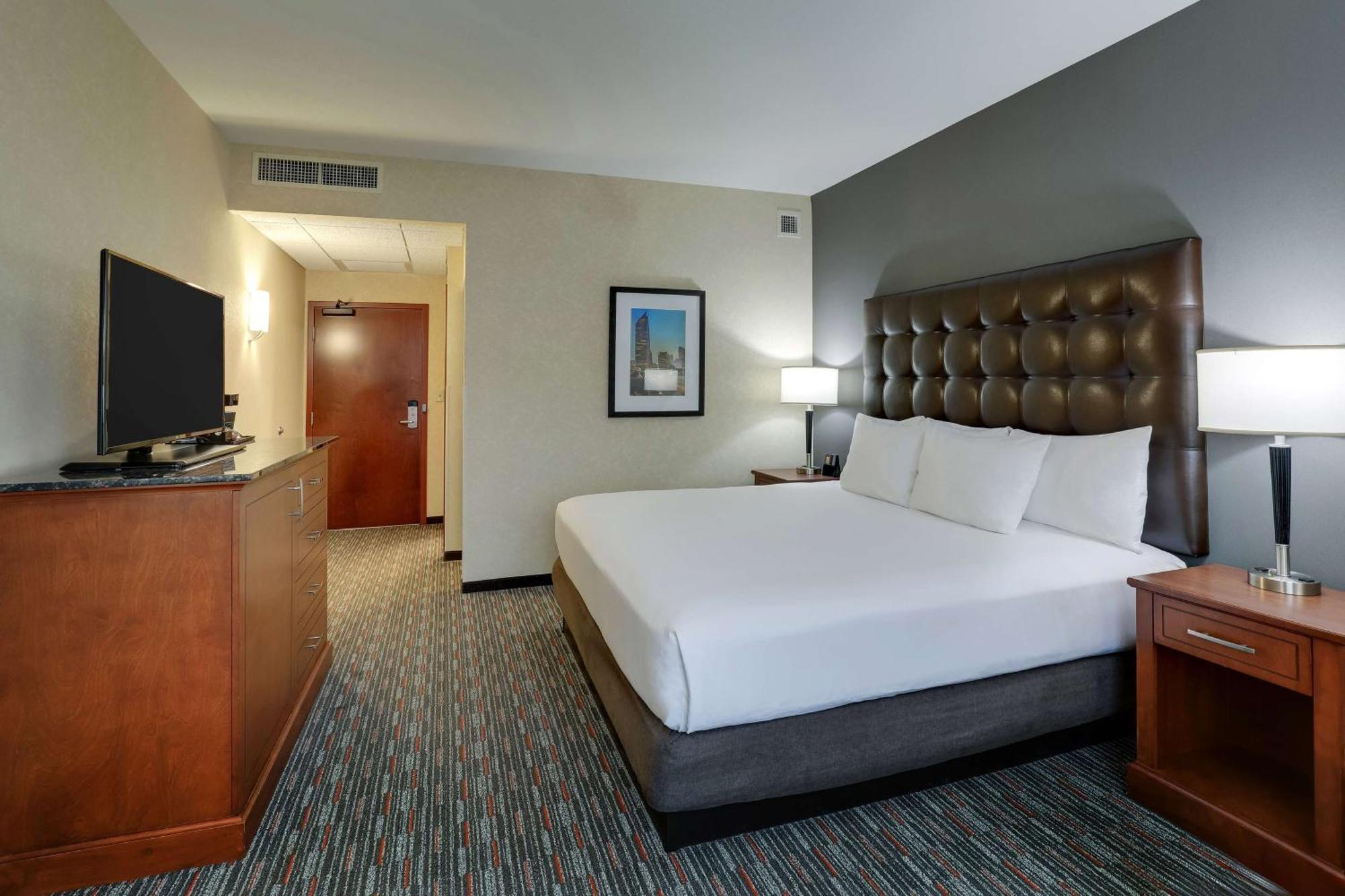 Drury Inn & Suites Charlotte Arrowood 외부 사진