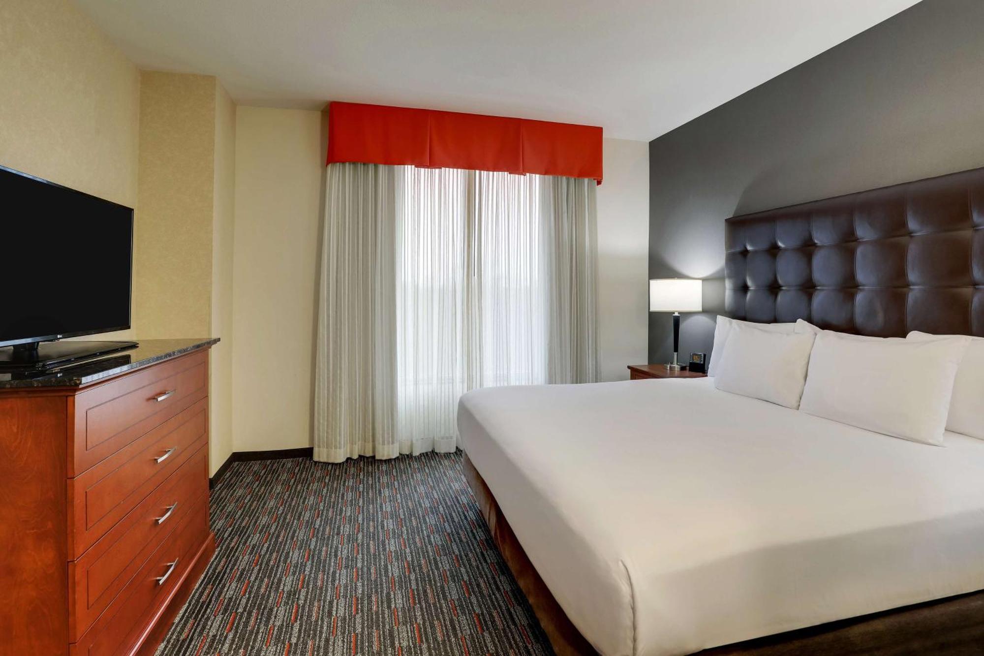 Drury Inn & Suites Charlotte Arrowood 외부 사진