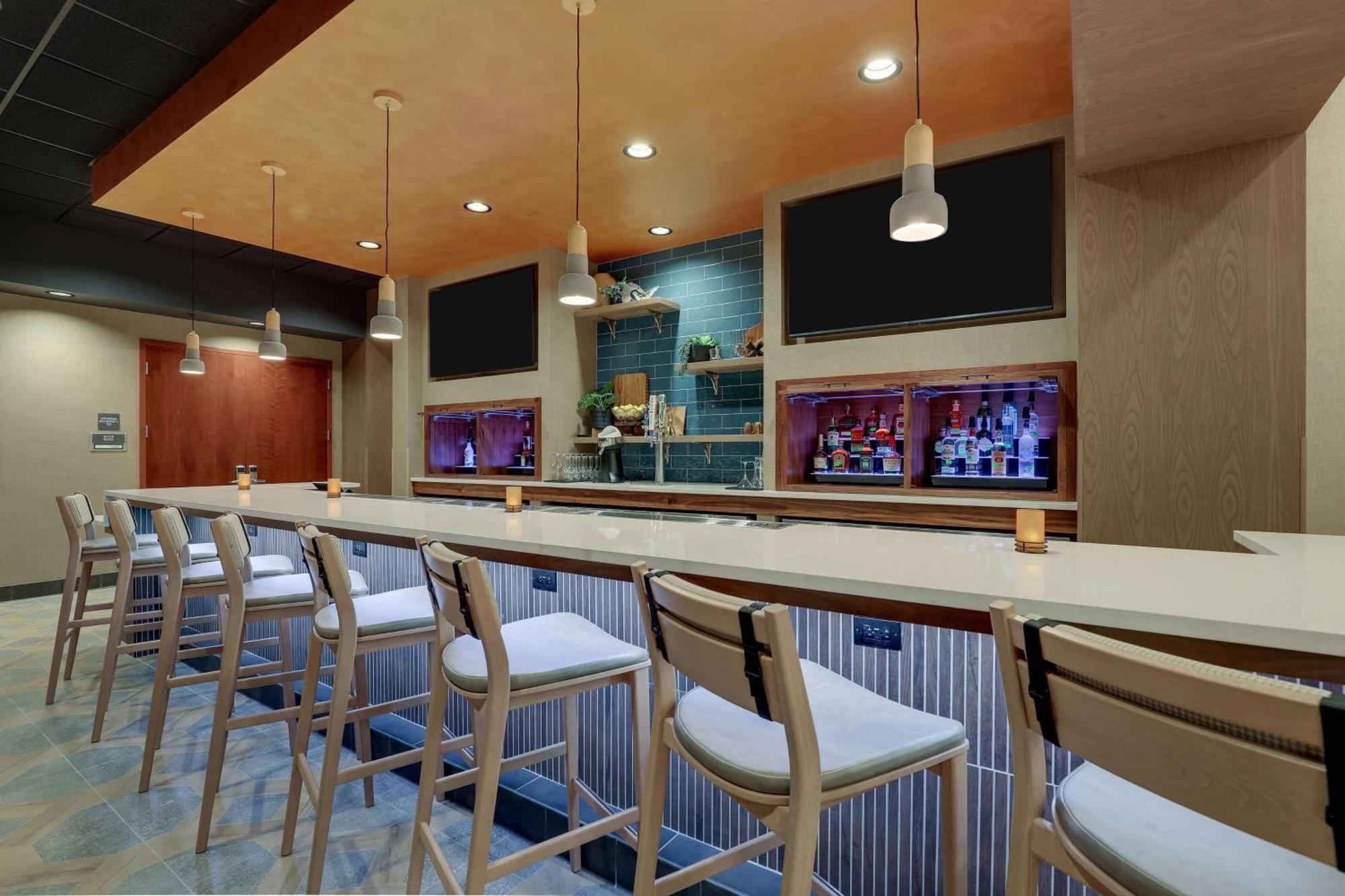 Drury Inn & Suites Charlotte Arrowood 외부 사진