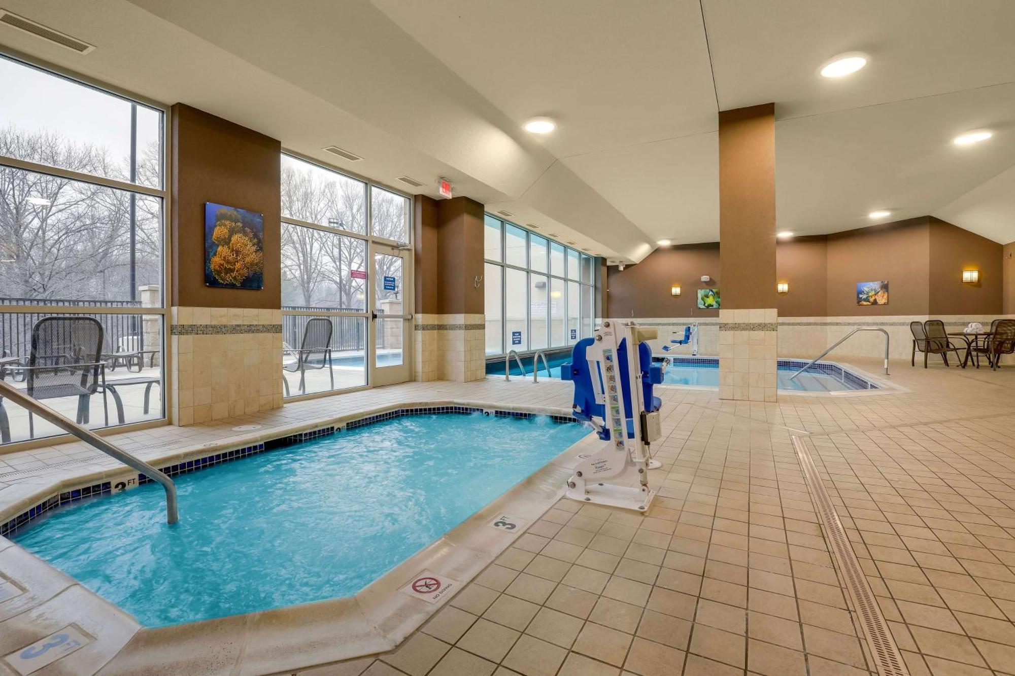 Drury Inn & Suites Charlotte Arrowood 외부 사진