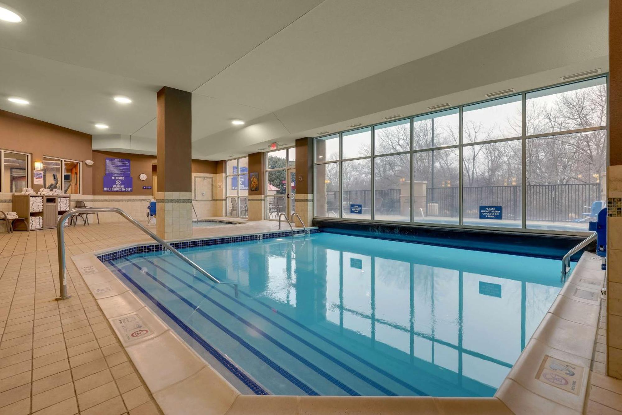 Drury Inn & Suites Charlotte Arrowood 외부 사진