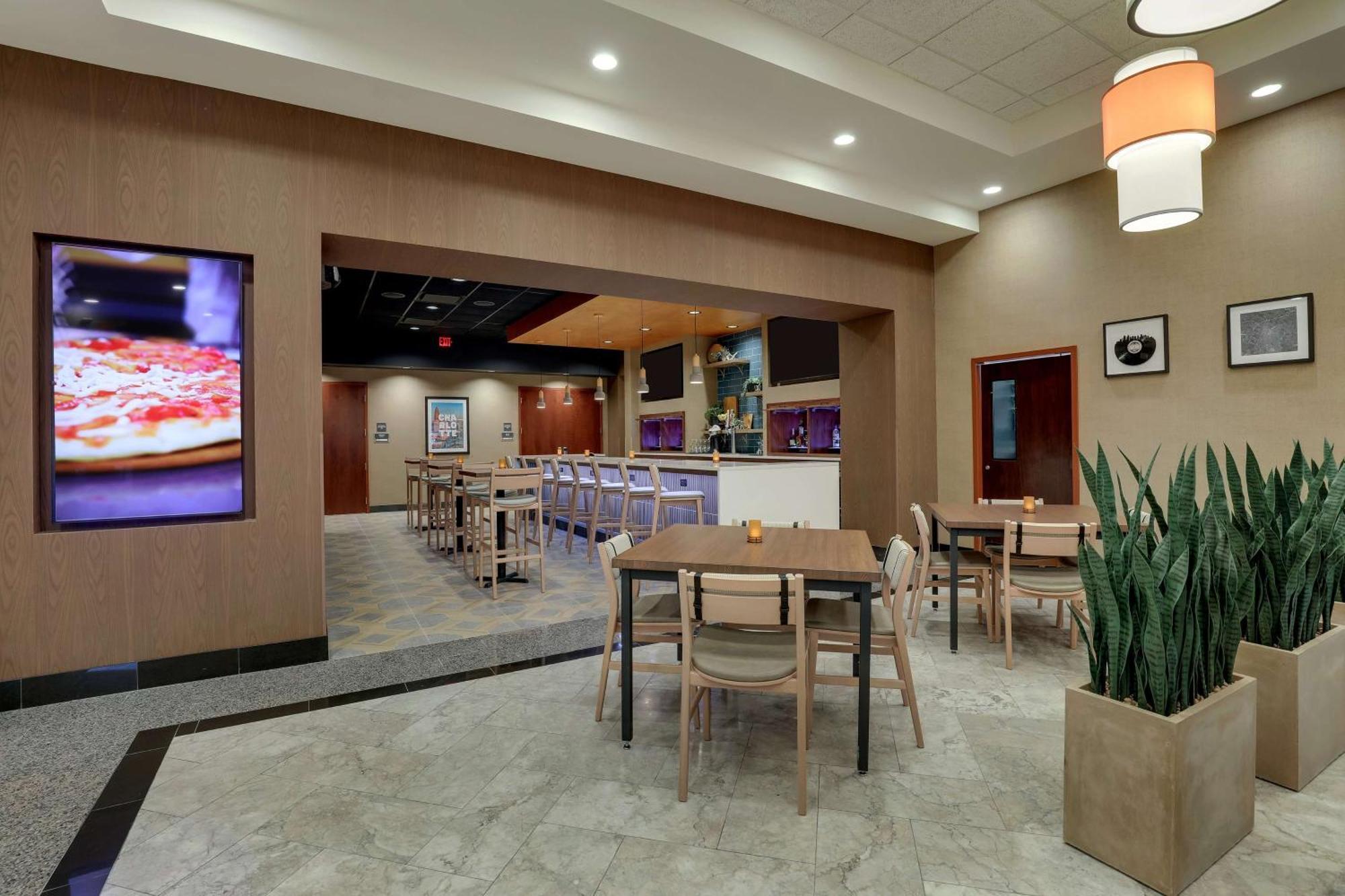 Drury Inn & Suites Charlotte Arrowood 외부 사진