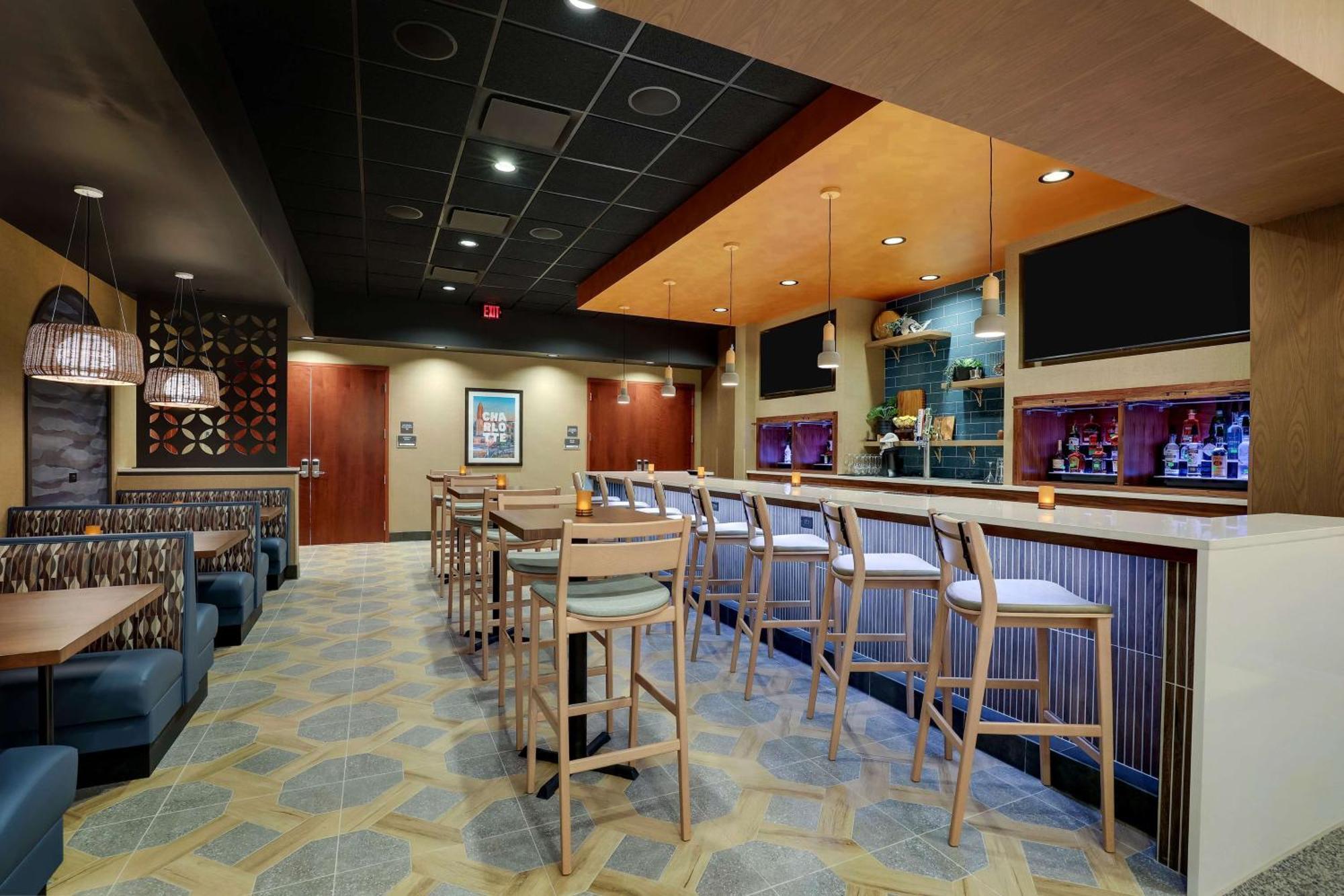 Drury Inn & Suites Charlotte Arrowood 외부 사진