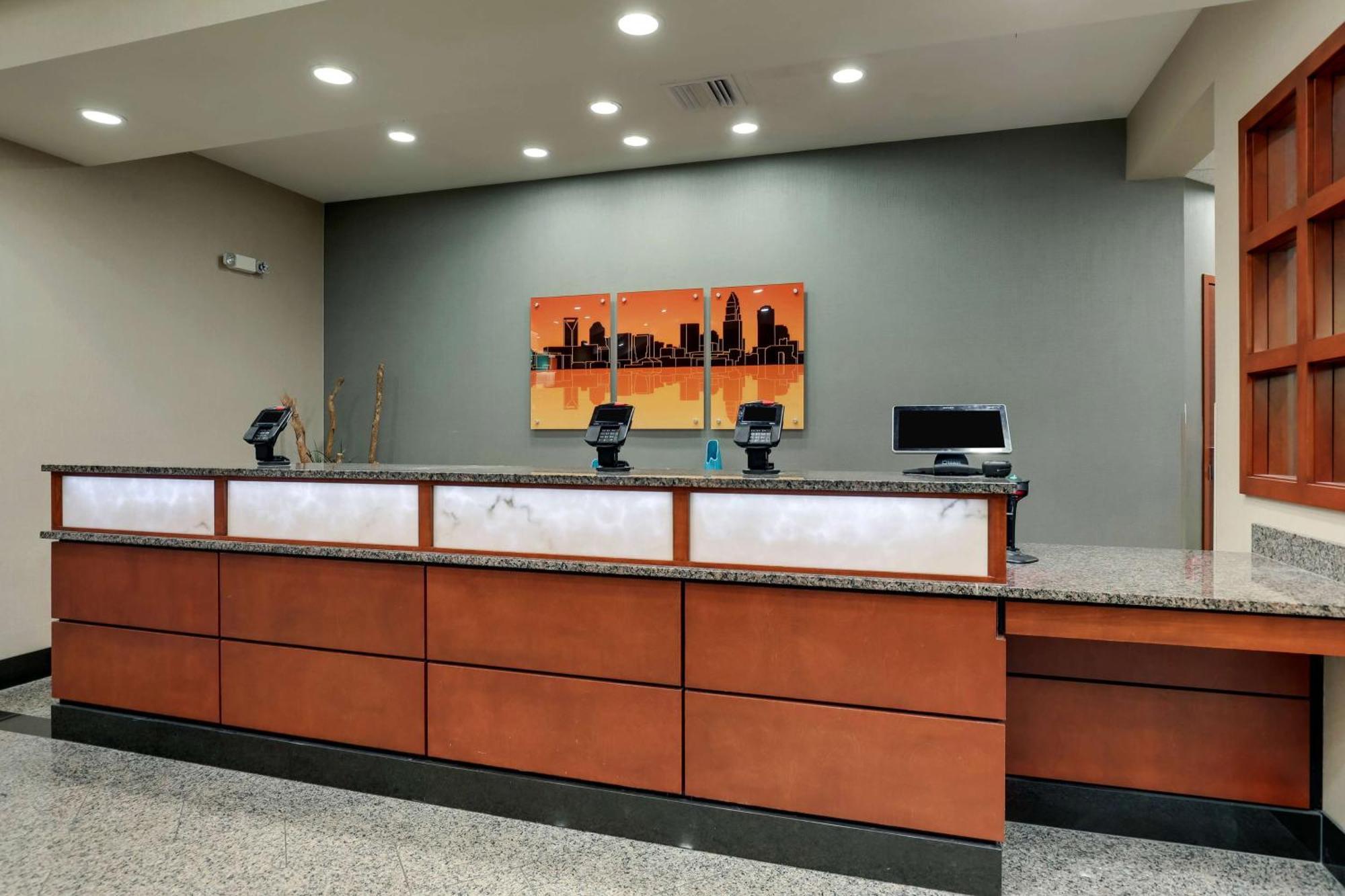 Drury Inn & Suites Charlotte Arrowood 외부 사진